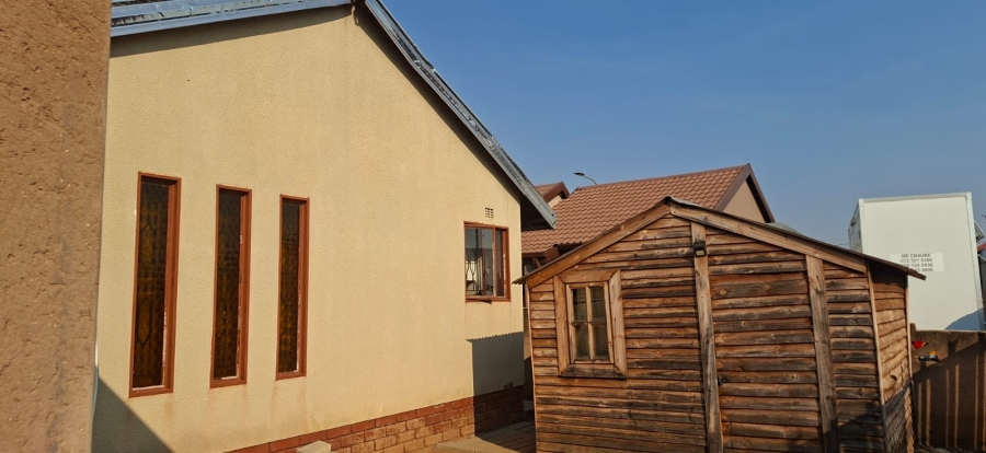 3 Bedroom Property for Sale in Mabopane Unit X North West